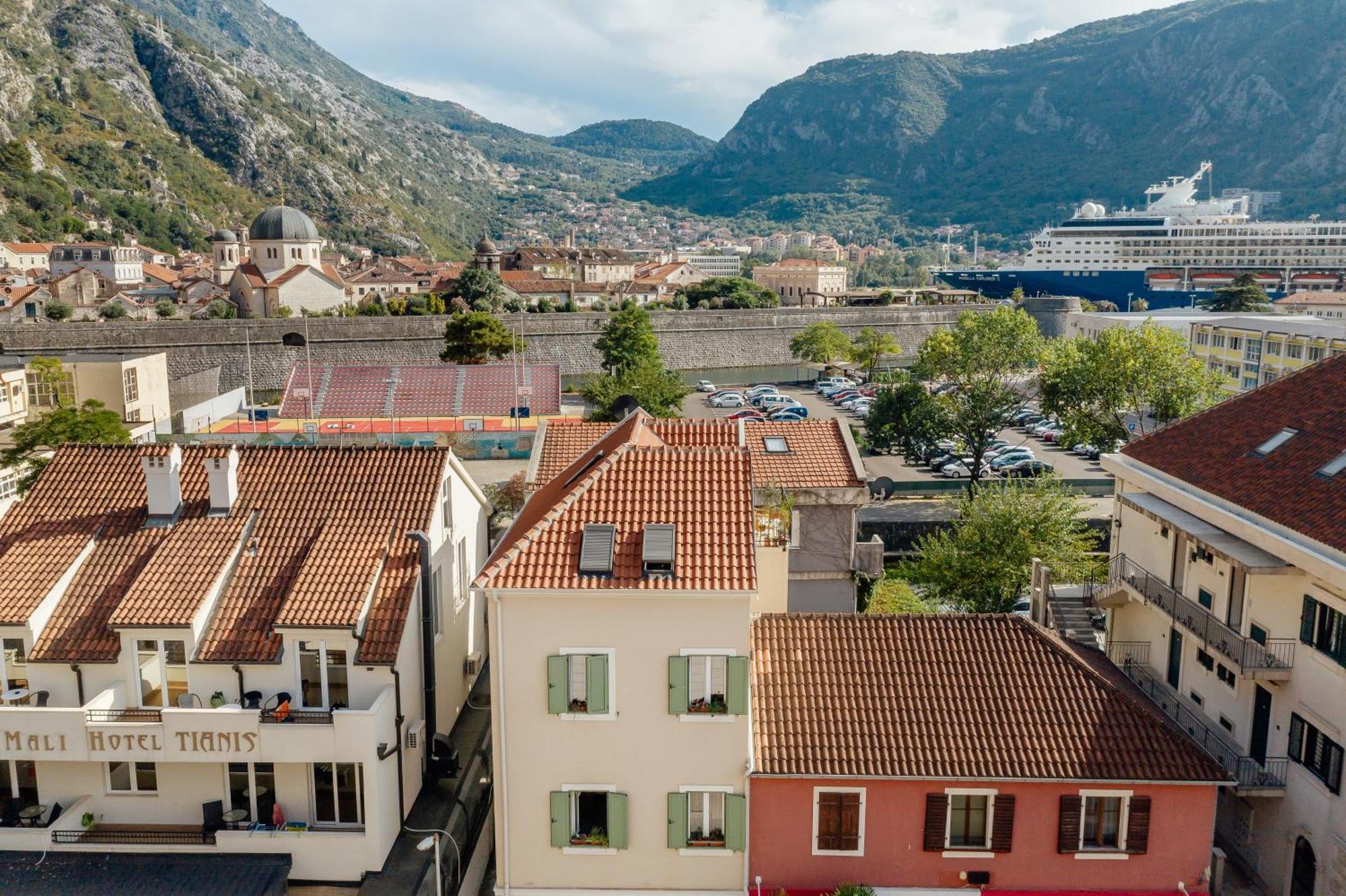 Kotor Central Point Exterior photo